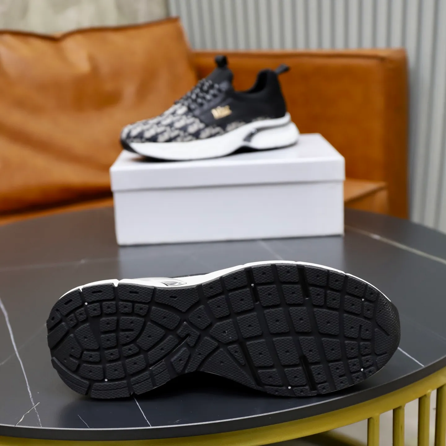 Men's shoes: 440💰🙅‍♂️🙅‍♂️🙅‍♂️ Brand: Dior DIOR Standard code: 38-44 (45 customized) Grade: Same as the official website Material: Original cowhide material spliced with brand cloth Comfortable and breathable lining Lightweight and wear-resistant sports outsole Style category: Men's fashionable casual shoes Running sports shoes Distinguished luxury brand elements Top luxury color: actual picture color